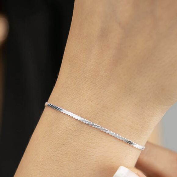 925 Sterling Silver Fox Tail Bracelet Adjustable Chain Minimalist Dainty New - Picture 1 of 11